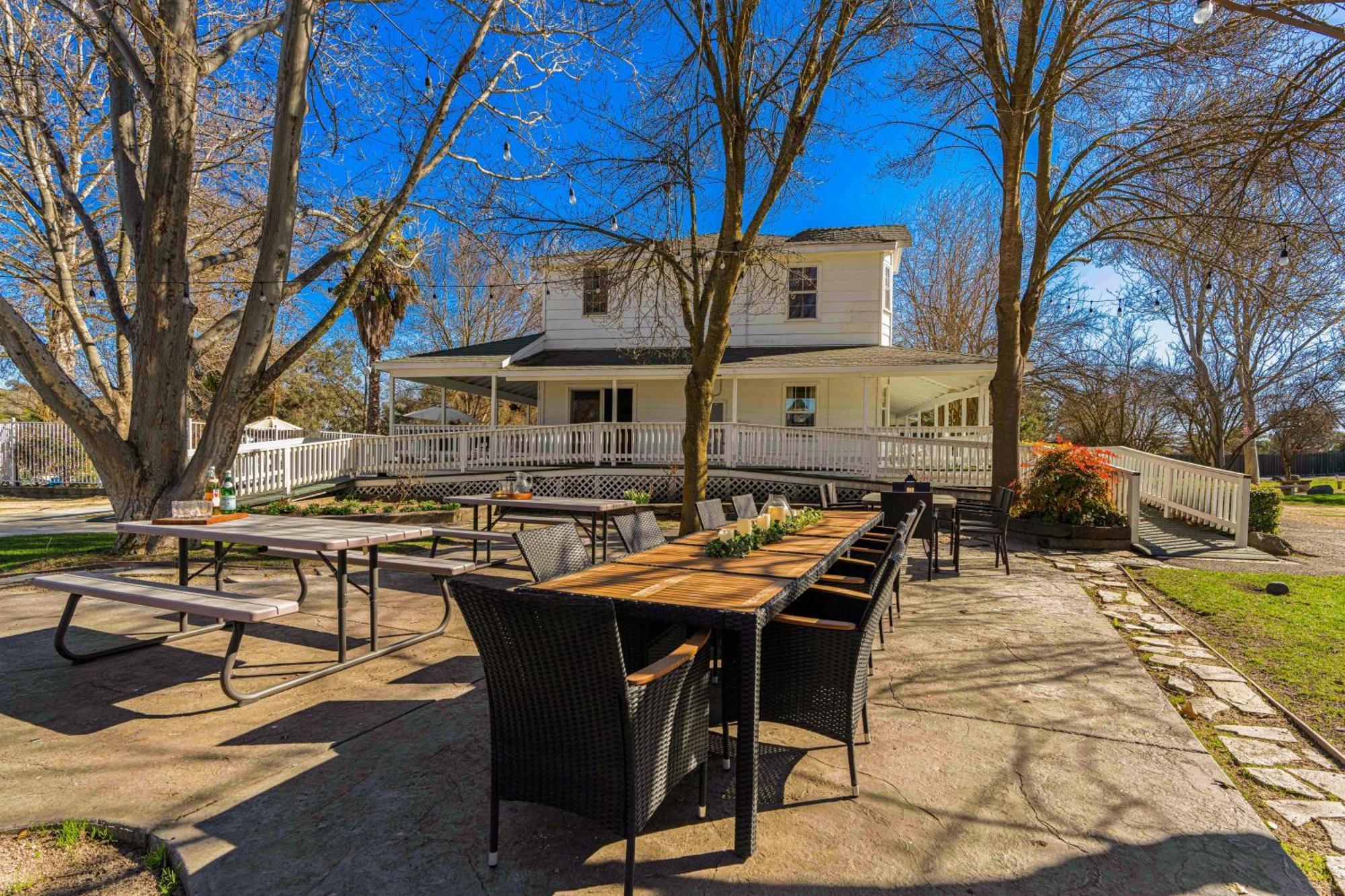 Victorian Manor In Paso Robles Wine Country Pool Hot Tub Firepit Tennis Court Sleeps 28 Exterior photo