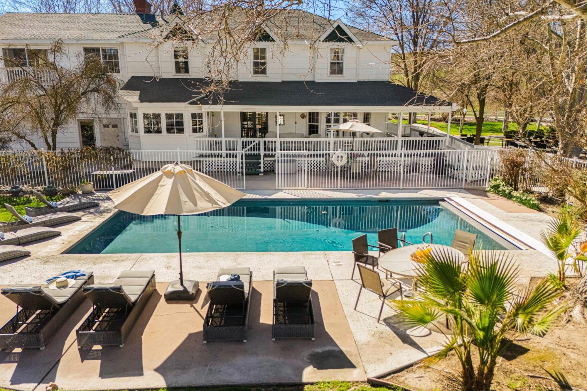 Victorian Manor In Paso Robles Wine Country Pool Hot Tub Firepit Tennis Court Sleeps 28 Exterior photo